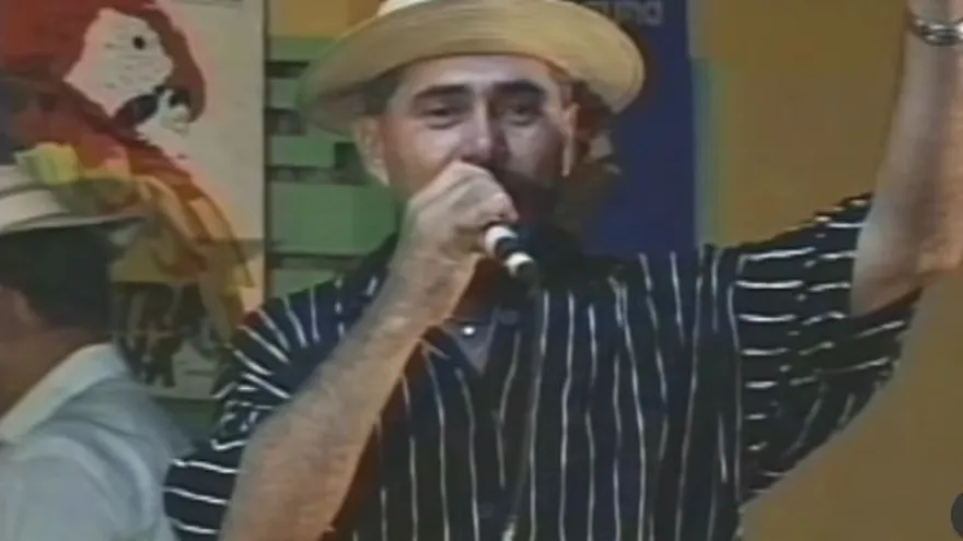 Miguelito Cano, captura de video de una cantadera transmitida en Hecho En Panamá