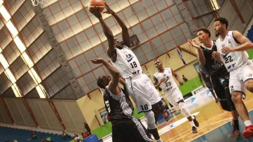 Correcaminos de Colón inician con triunfo sobre Tiger Shark de Belice