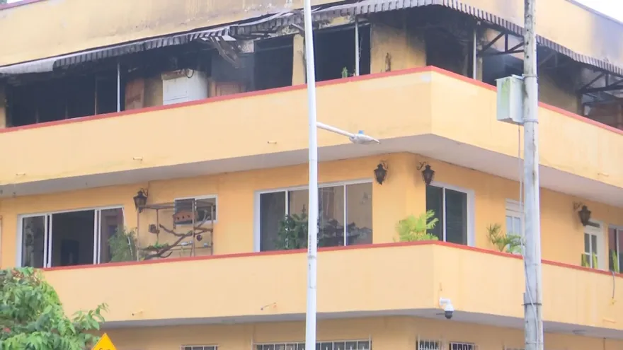 Edificio afectado por un incendio en Vía Ecuador