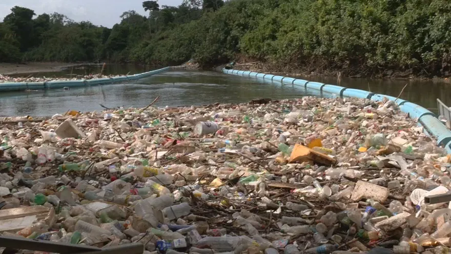 Lanzan plan de educación ambiental para enseñar a estudiantes a reducir el uso de plásticos