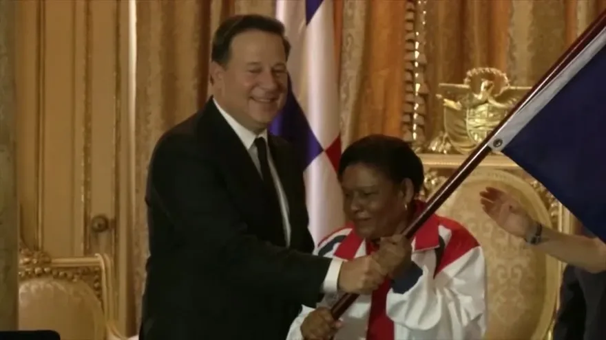 Entregan pabellón nacional a delegación de olimpiadas especiales