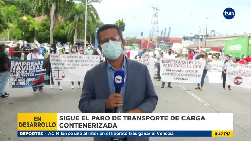 Transportistas mantienen completamente cerrada la Ave. Ascanio Arosemena