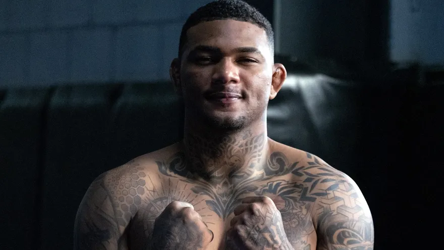 Michael Morales combatiente de la UFC