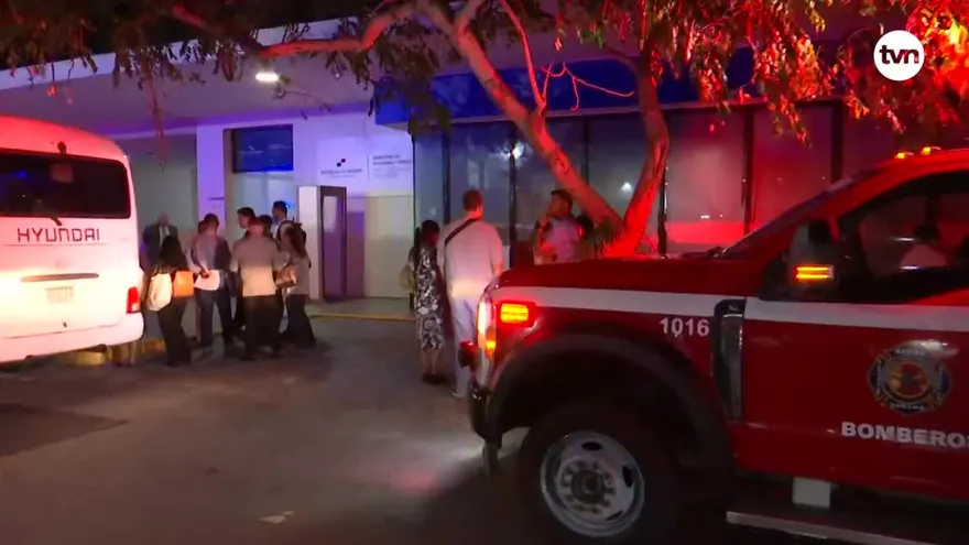 Un trabajador muerto y otro rescatado en desplome de elevador en edificio de la DGI