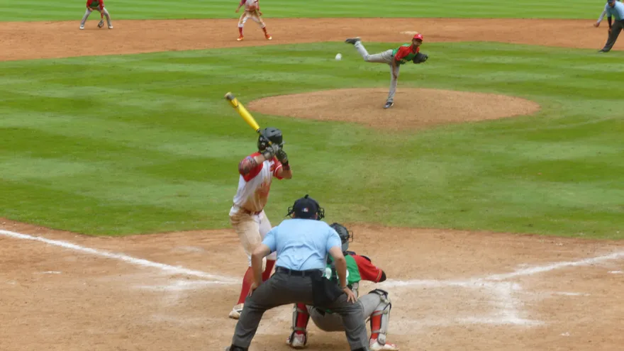 Acción del Campeonato Nacional de Béisbol Sub-16