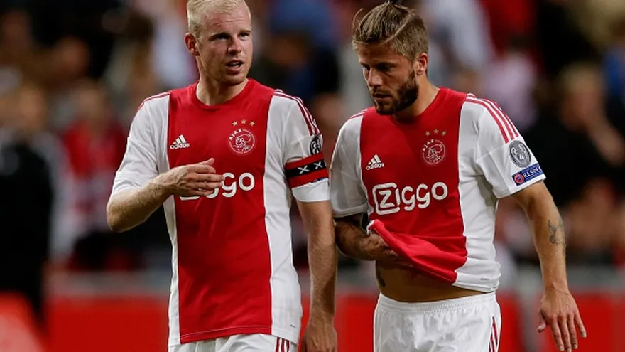 Davy Klaassen y Lasse Schone.