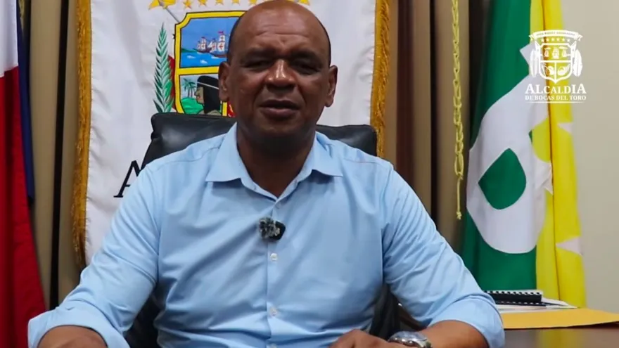 Alcalde arremete contra un ciudadano en el Concejo Municipal de Bocas del Toro