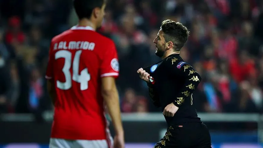 El Nápoles pesca el liderato ante el Benfica, que pasa segundo