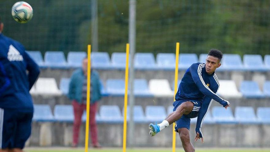 El Real Oviedo de Édgar Yoel Bárcenas, fuerte aspirante para estar en Primera de España