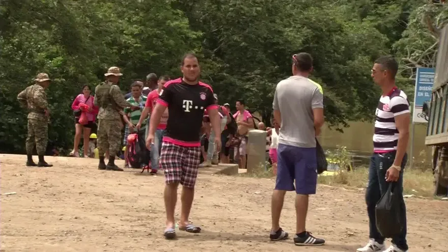 Cubanos irregulares en Panamá deberán salir del país