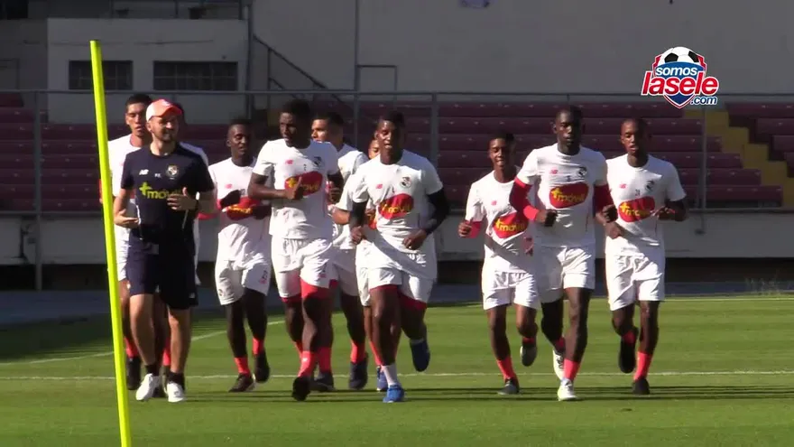 Para Julio Dely Valdés, Édgar Yoel Bárcenas podría estar contra Uruguay