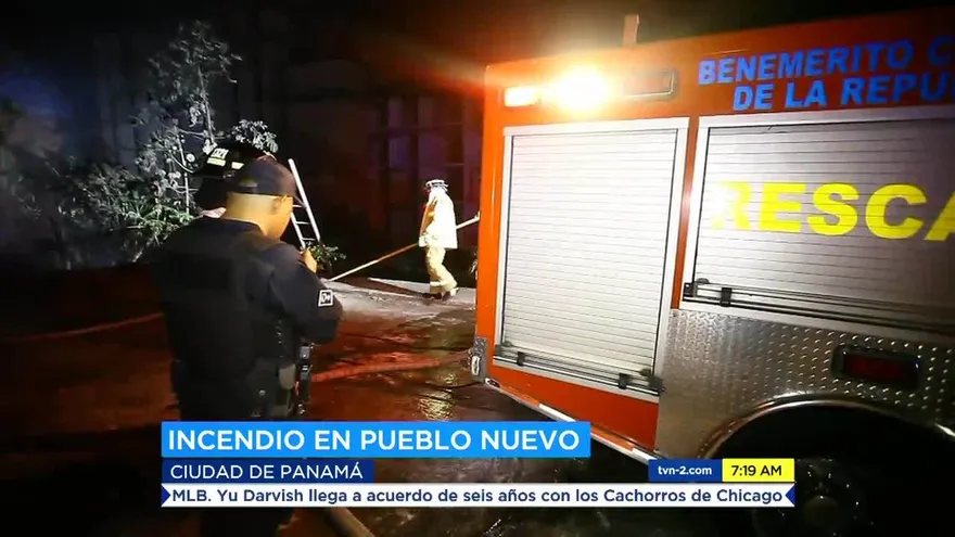 Bomberos atienden incendio en Pueblo Nuevo