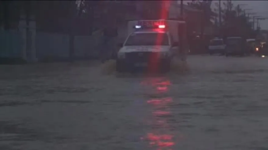 El tifón Koppu, que azota lentamente el norte de Filipinas