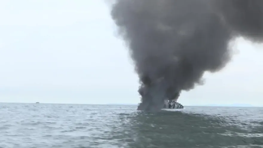 Se incendia yate en isla Flamenco