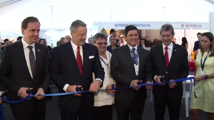 Realizan exposición de aviones en Panamá