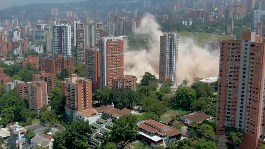 Derrumban el fortín de Pablo Escobar en Medellín