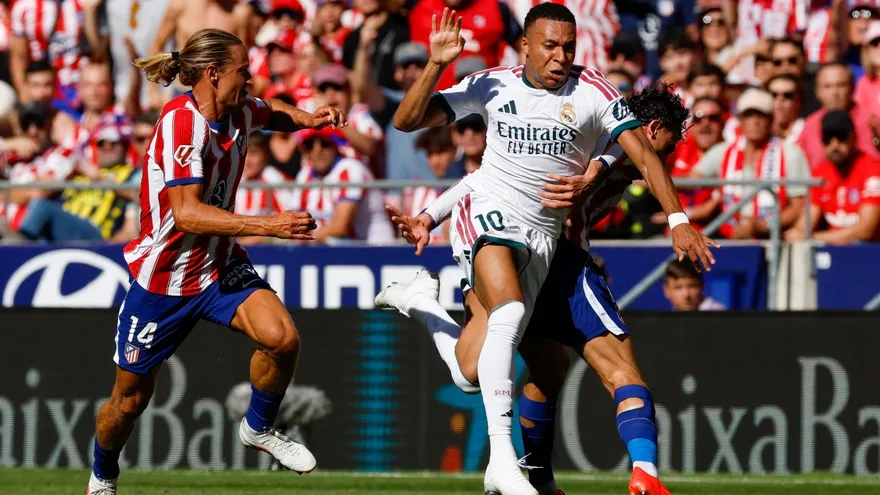 Atlético de Madrid y Real Madrid en acción