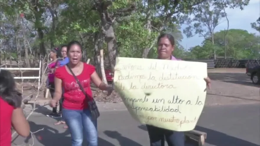 Padres de familia de escuela en Aguadulce anuncian paro indefinido