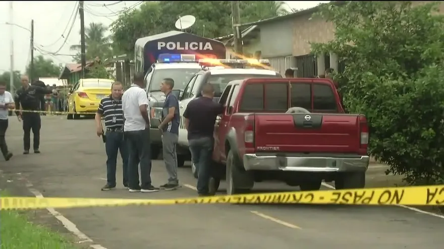 Asesinan a un hombre y su madre