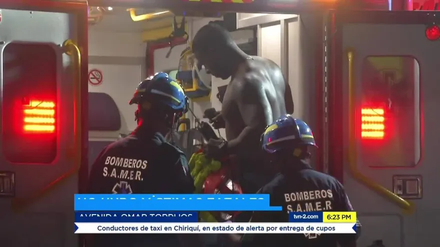 Reportan que camión quedó supuestamente atascado en los rieles