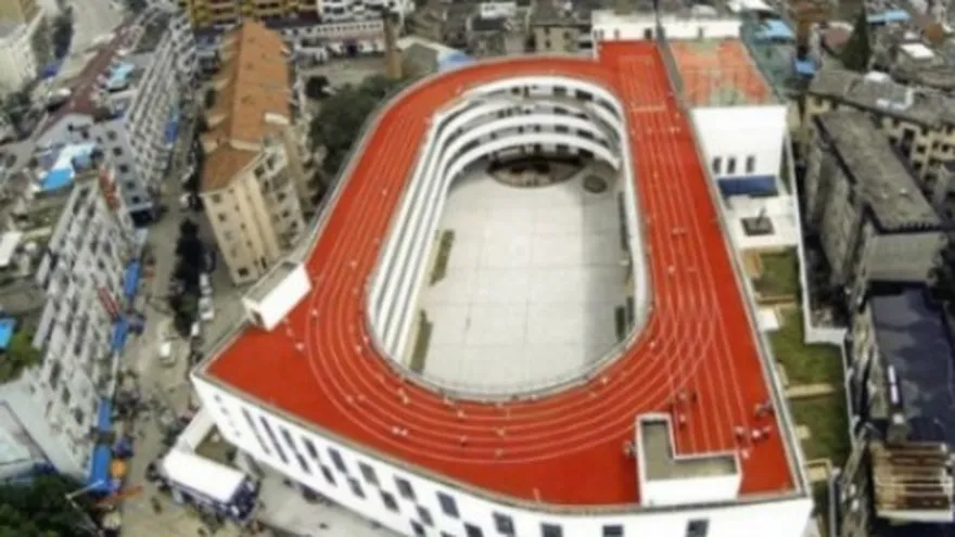 China construye primera pista de atletismo sobre una azotea