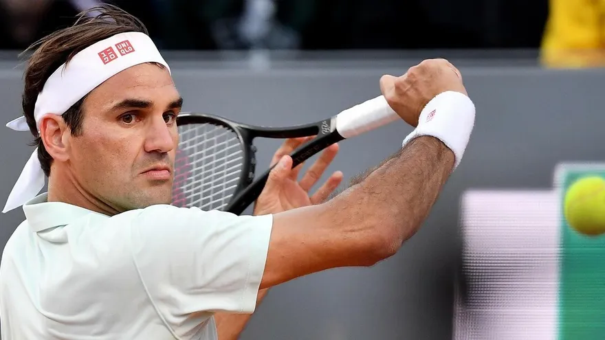 Roger Federer con una jugada impresionante