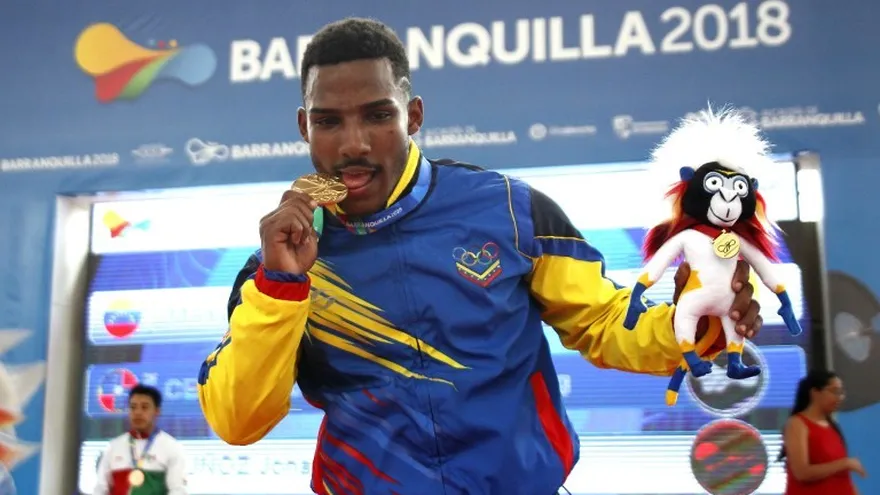 Julio Mayora bate dos récords en pesas y extiende cosecha de Venezuela