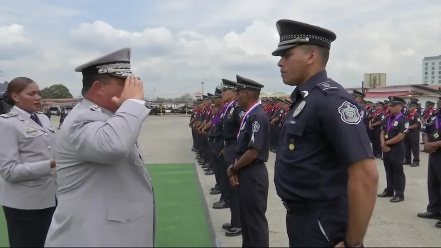 Realizan ascensos en la Policía Nacional