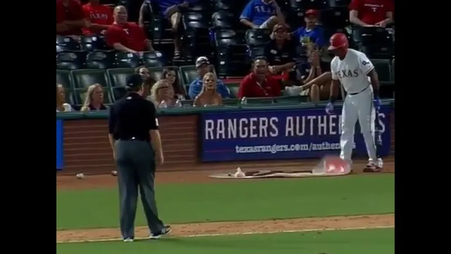 Momento de la expulsión de Adrián Beltré