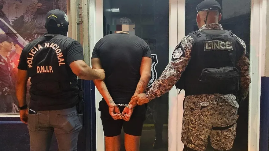 Momento de la detención realizada por la Policía Nacional en Colón.