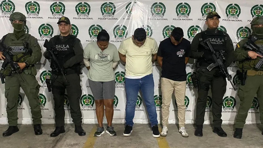 La imagen muestra a presuntos cabecillas del Clan del Golfo en Atlántico capturados en octubre de 2025