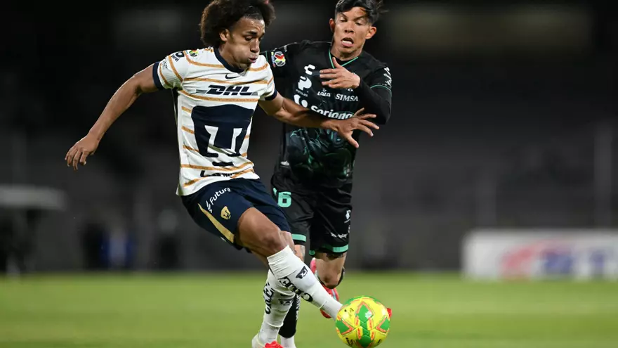 Adalberto Carrasquilla jugador de Pumas en la Liga MX