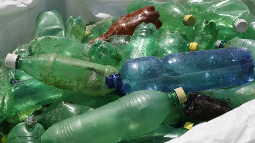 Prohibido el plástico y el foam en áreas protegidas.