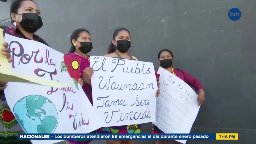 Miembros del pueblo Wuonaan protestas contra Anati