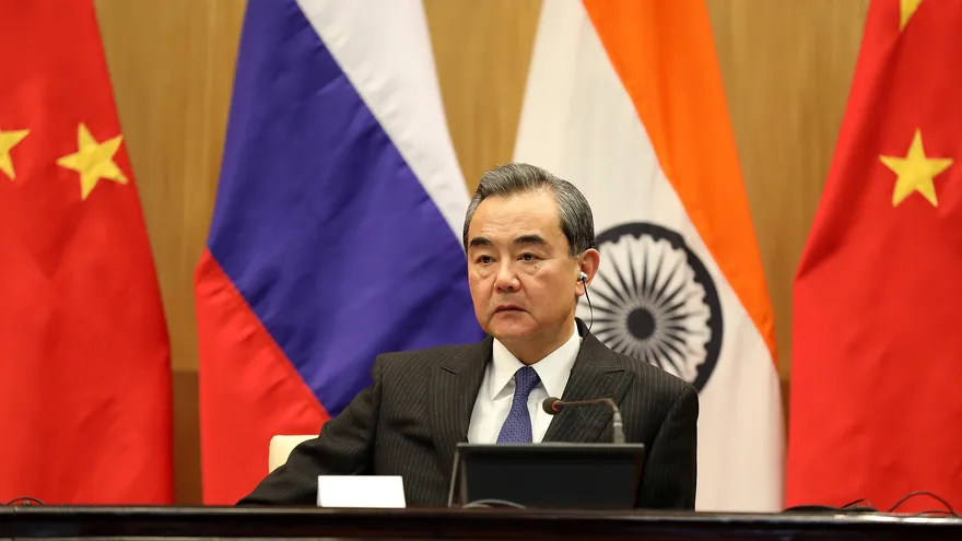 El ministro de Exteriores chino, Wang Yi, defiende en rueda de prensa que la propuesta de su país , en la que Corea del Sur y EEUU debían detener sus maniobras militares