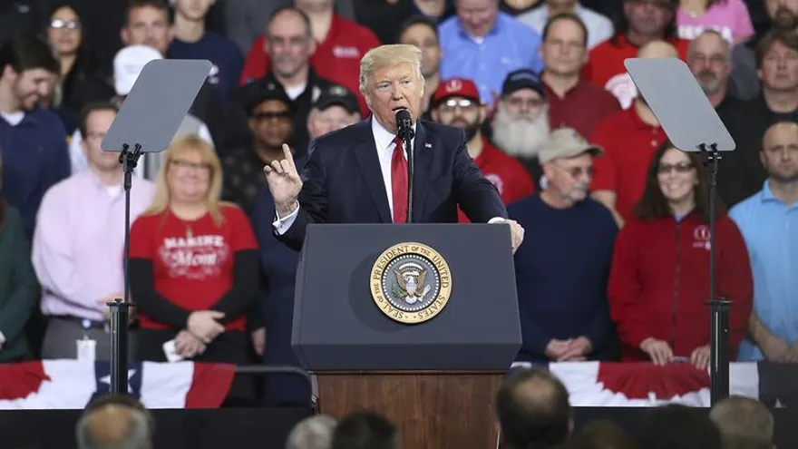 El presidente de los Estados Unidos, Donald Trump, ofrece un discurso en el American Center for Mobility en Ypsilanti, Estados Unidos, el 15 de marzo de 2017.