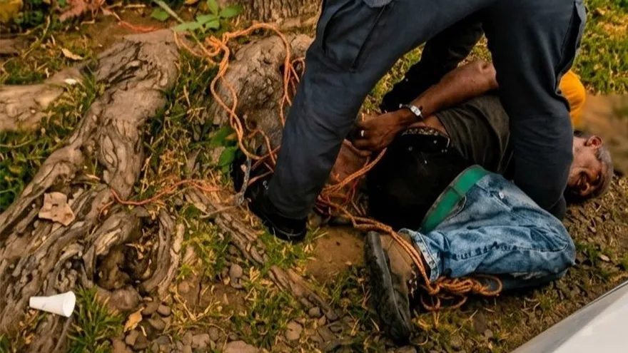 Doleguita Residents Detain Man Accused of Persistent Robberies