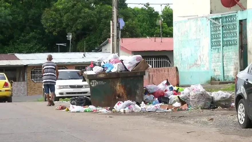 Basura afecta a residentes de San Joaquín