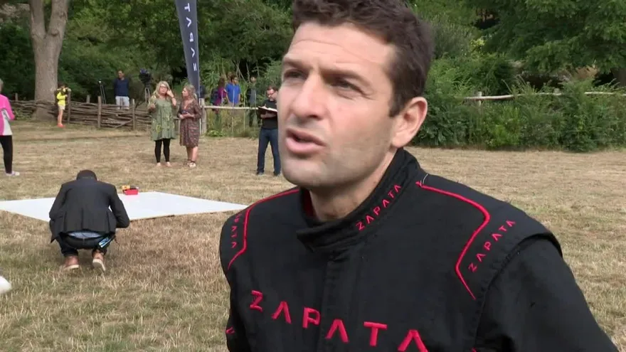 Francés Franky Zapata logra hazaña de cruzar el canal de la Mancha con tabla voladora