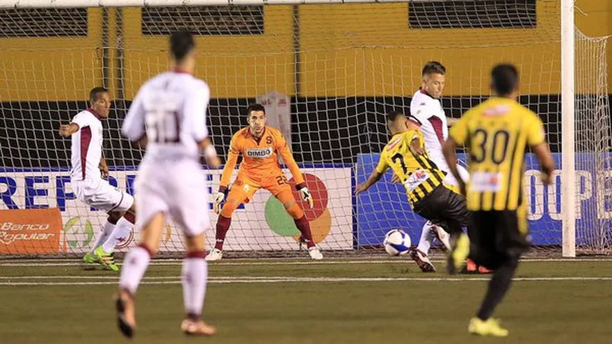 Saprissa logró difícil triunfo ante Uruguay