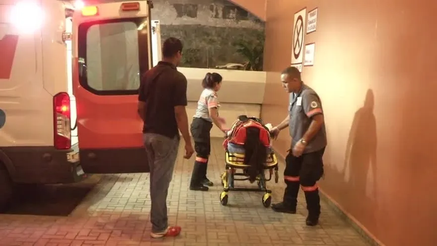 Dos extranjeros heridos por colisión en Calle 50