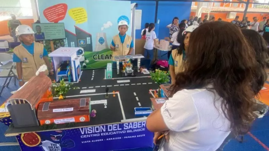 35 equipos de estudiantes participan en las Olimpiadas Robóticas Regionales