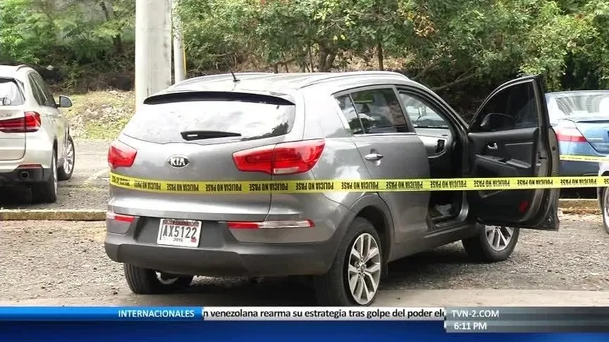 Encuentran auto robado en estacionamientos de la USMA