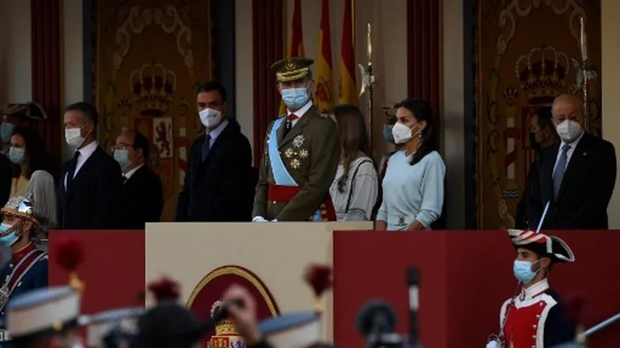 El rey Felipe VI, la reina Leticia y la infanta Sofía presiden los actos de la Fiesta Nacional