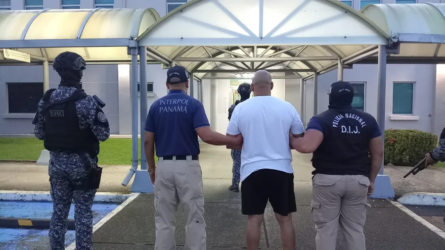 Interpol Panamá realiza extradición de dos sujetos requeridas en Estados Unidos