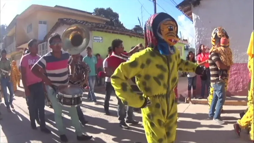 México: fiesta tradicional desafiando el terror