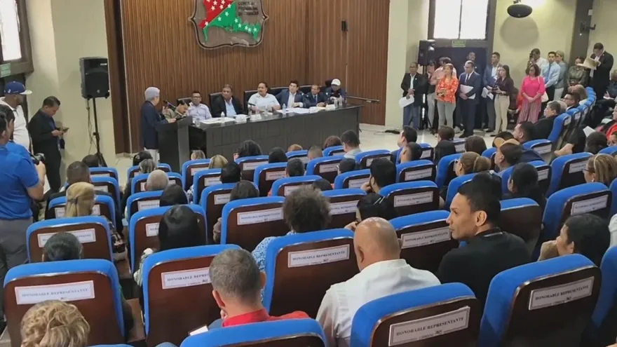 Reunión entre la subcomisión de Educación de la Asamblea y directivo de la Unachi