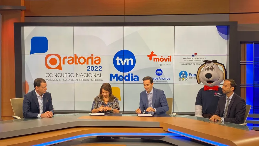 Firma de colaboración de TVN Media y el Concurso Nacional de Oratoria