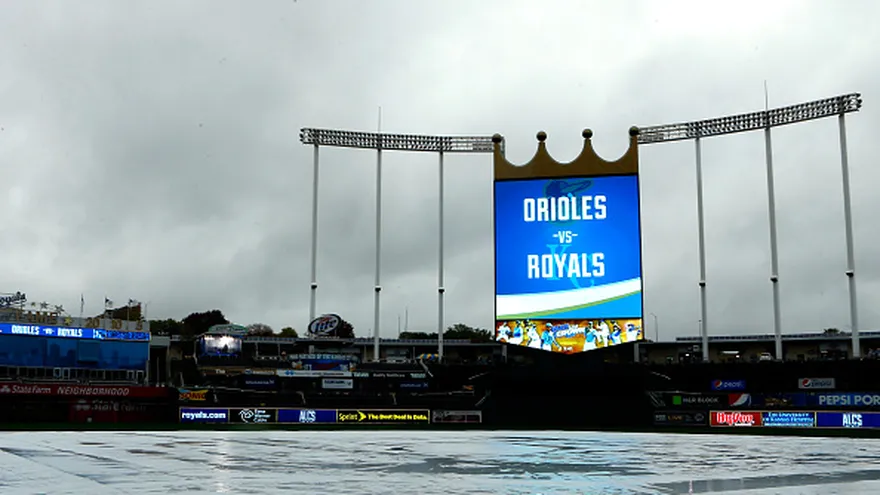 Posponen por lluvia el juego 3 entre Orioles y Reales