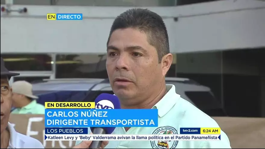 Transportistas protestan en la sede de la ATTT